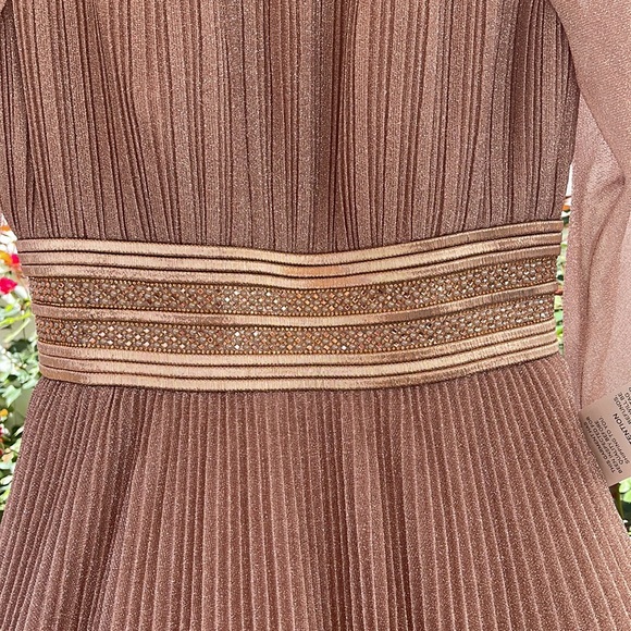 Mac Duggal - Rose Gold Shimmering Pleated  A-Line 3/4 Sleeve Gown - Size 4 - Picture 7 of 17